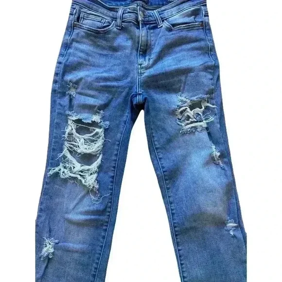 Trendy Distressed Medium Wash Straight Leg Jeans with Ripped Details - Picture 4 of 9